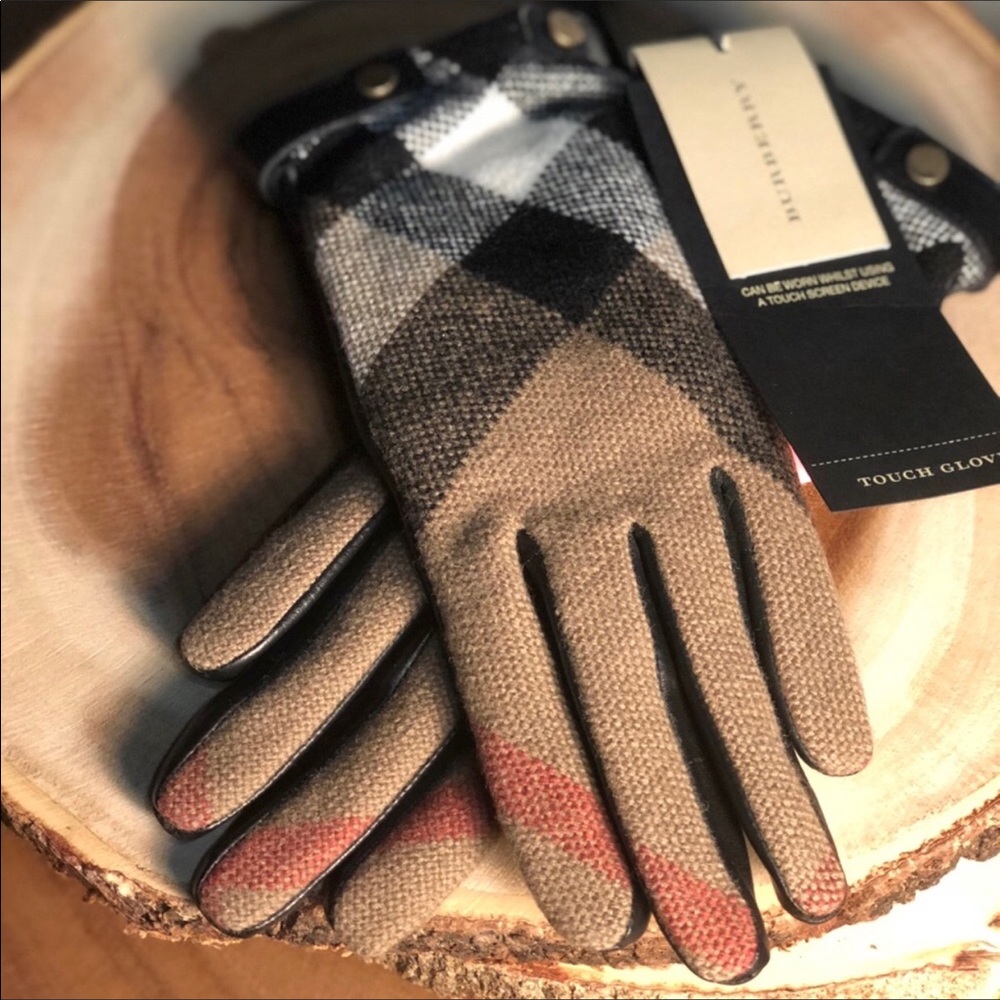 Burberry Gloves